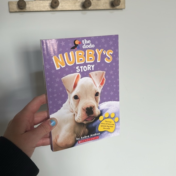 Books - Picture 5 of 8